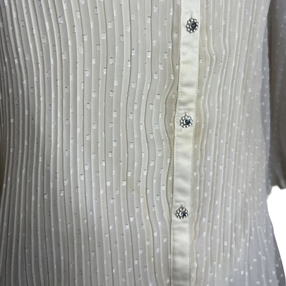 Lane Bryant Sheer Cream Pleated Blouse size 22/24 - Picture 9 of 16